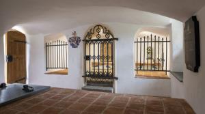 Šentrupert_Grobnica družine Barbo v pokopališki kapeli po obnovi_Foto Marko Pršina